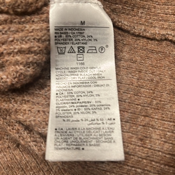 Old navy women’s vneck pull over long sleeve sweater size medium. - Picture 6 of 7